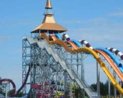 You can feel the adventure of sea waves in the wave pool which is the largest all over the country. Moreover, you can also slide on the Summit Tower w